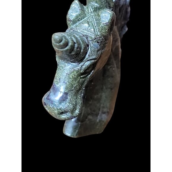 Dragon Blood Unicorn Figurine Detail Carved Gemstone Healing  Head Green Purple - Picture 15 of 16